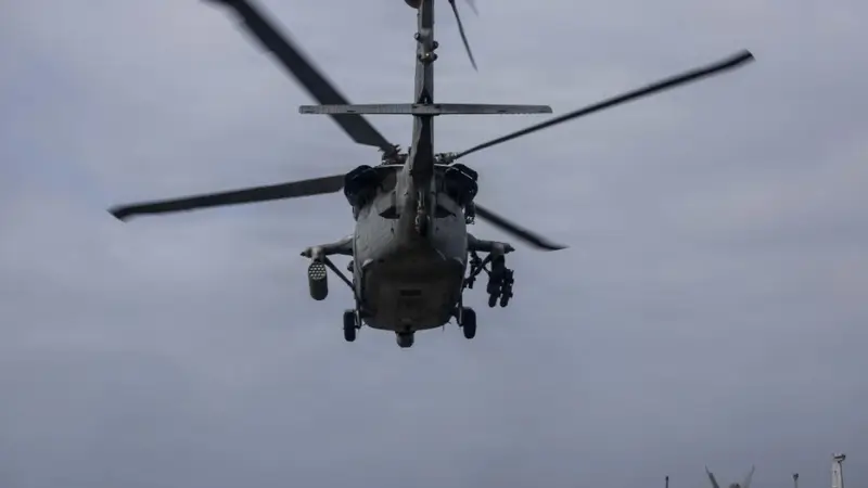 美军“布什”号航空母舰一直升机水上紧急迫降,3人获救、1人失踪
