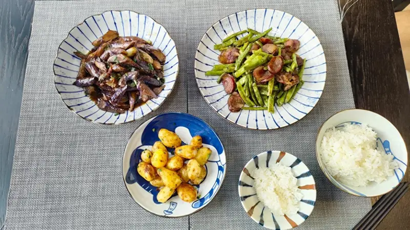 幸福就在身边！老两口晚餐，3个农家小菜，老公直夸太好吃！