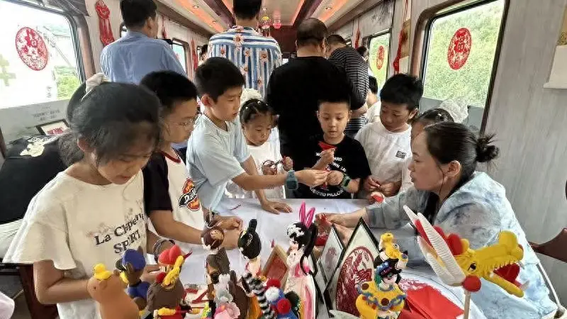 朝辞长安午抵崆峒,西安至平凉首开“问道崆峒号”旅游专线