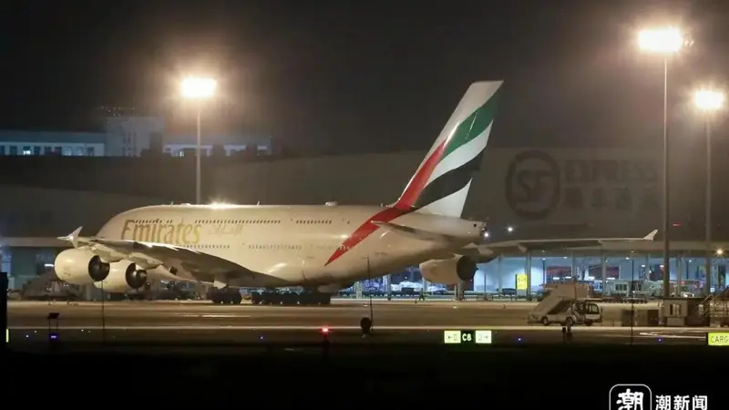 373名乘客困于A380杭州备降事件：备降杭州超10小时，“有人在机舱晕倒，救护车两趟”