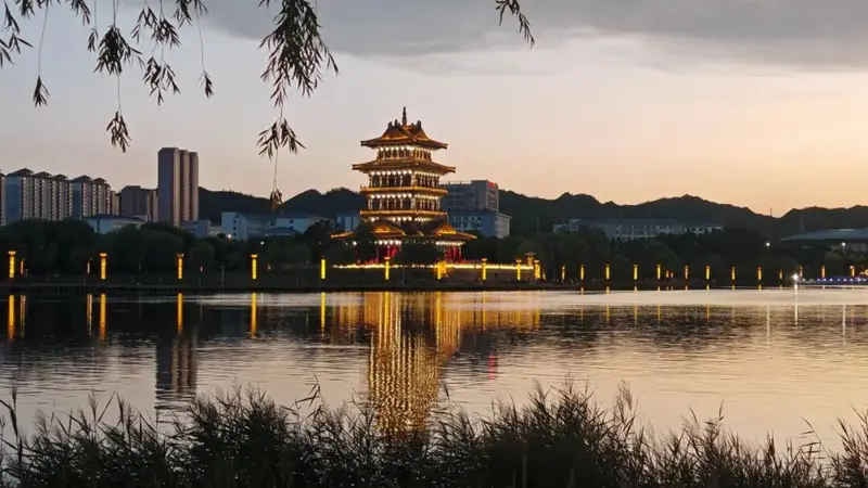 邂逅银凤湖烟火 点亮铜城夏夜新精彩
