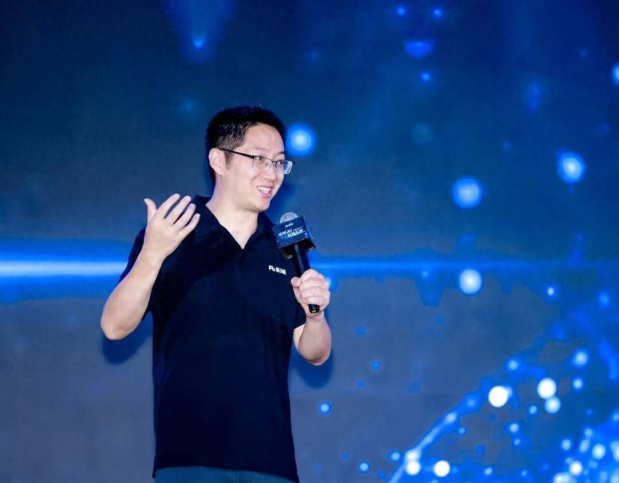 人大演讲“失控”事件后续：张小龙从粉笔辞职