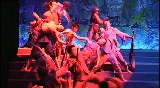 七一回望：中国歌舞编导夏冰成长路上的火凤凰