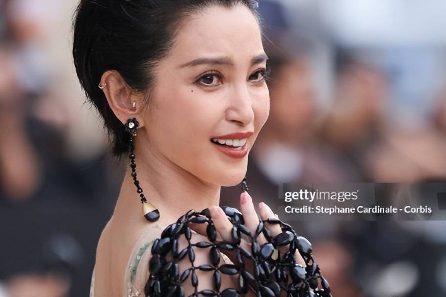 53岁李冰冰扛住了G社镜头！跟布兰切特裴淳华同框美爆了