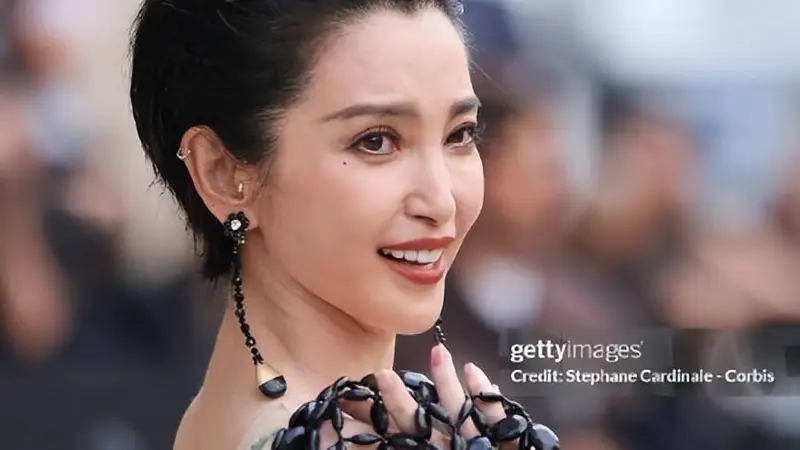 53岁李冰冰扛住了G社镜头!跟布兰切特裴淳华同框美爆了
