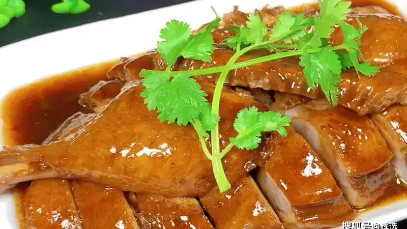 试试这道广式酸梅鸭,酸甜解腻,米饭遭殃