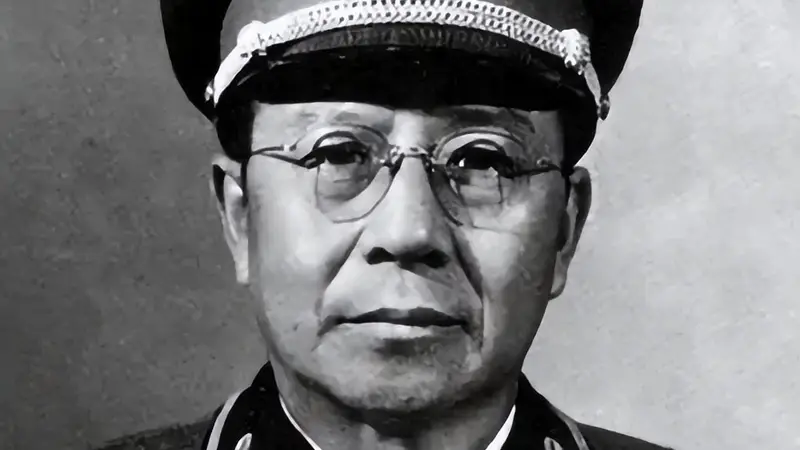 1961年,陈毅和周恩来在饭店吃狗肉,被人狠狠地踩了一脚