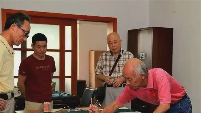 新潮养老走红:不靠子女不进养老院,老伙伴搭伙过晚年