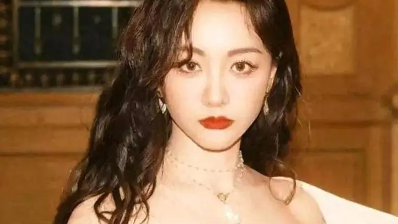 杨蓉写真惊艳亮相:娇小身材藏不住火辣魅力,颜值与自律并存