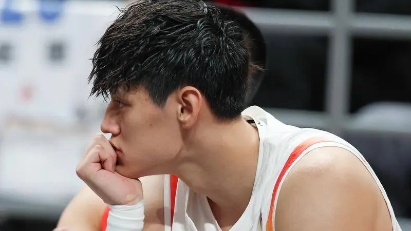 中国男篮人员调整:曾凡博赴海外疗伤,王浩然暂离队处理私事