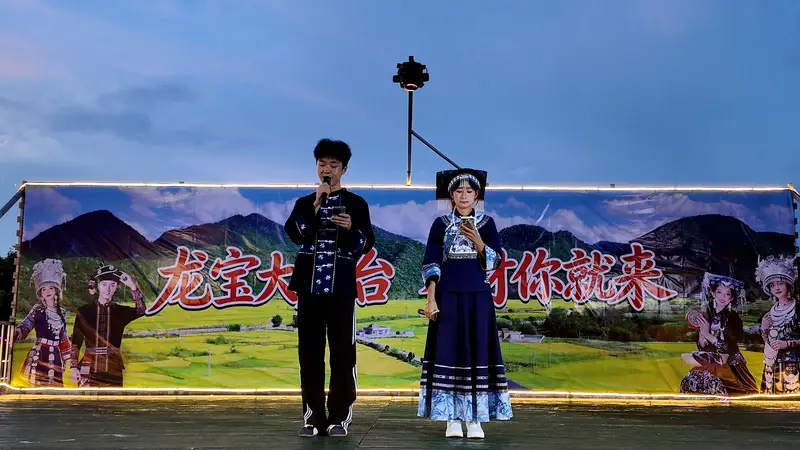 贵安稻田边“村晚”受游客点赞 氛围感拉满展现乡村新风貌