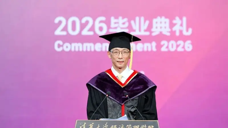 施一公在清华大学发表演讲