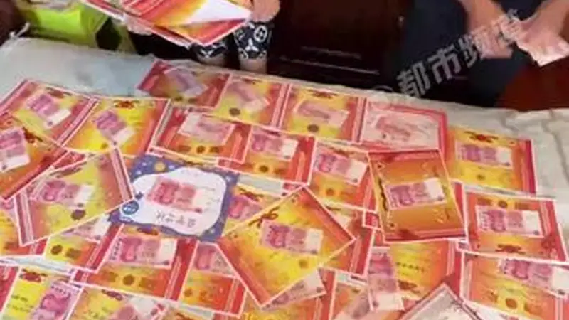 小学毕业即“财务自由”！女孩小学6年获200多张奖状，爷爷一张奖状100元，当场兑换2万元