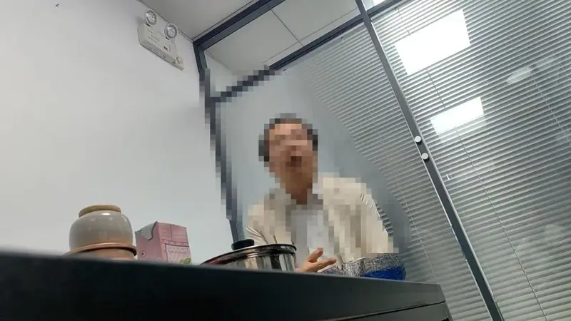 多家机构宣称“不用上课就能拿全日制医学学历”，“黑医师速成”背后的学历挂读乱象调查｜封面深镜