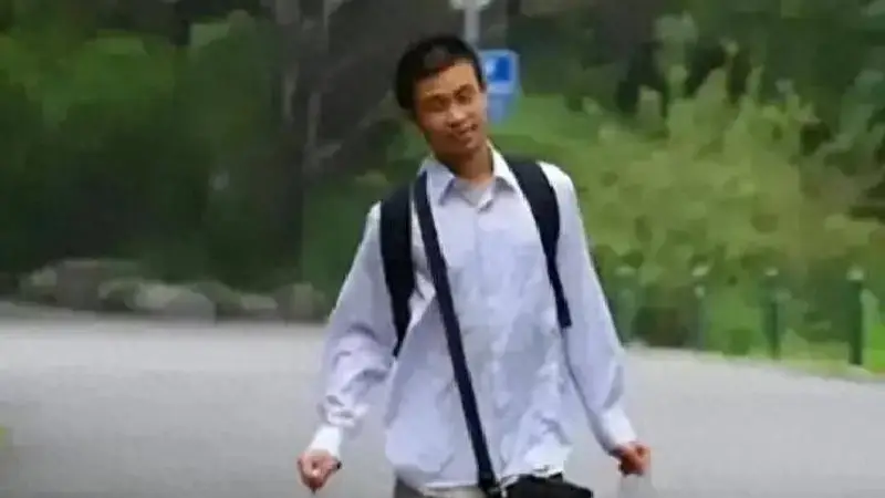 韦东奕妈妈露面了！干一辈子讲师没评上教授，儿子却成了＂韦神＂