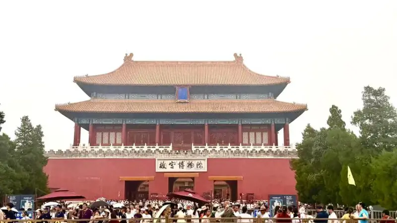 半两财经｜暑期出游升温，多个热门目的地仍有300元低价机票可捡漏