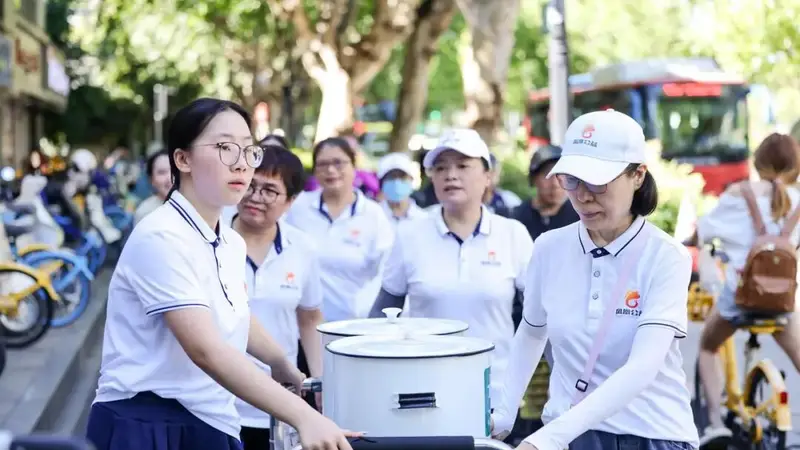 最暖杭州|“最美凉茶摊”的第49个夏天