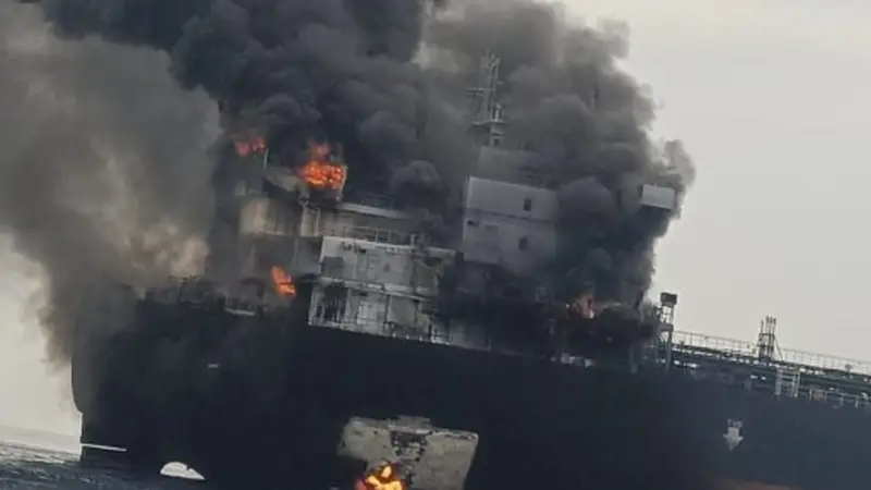 伊朗称两艘油轮在霍尔木兹海峡爆炸