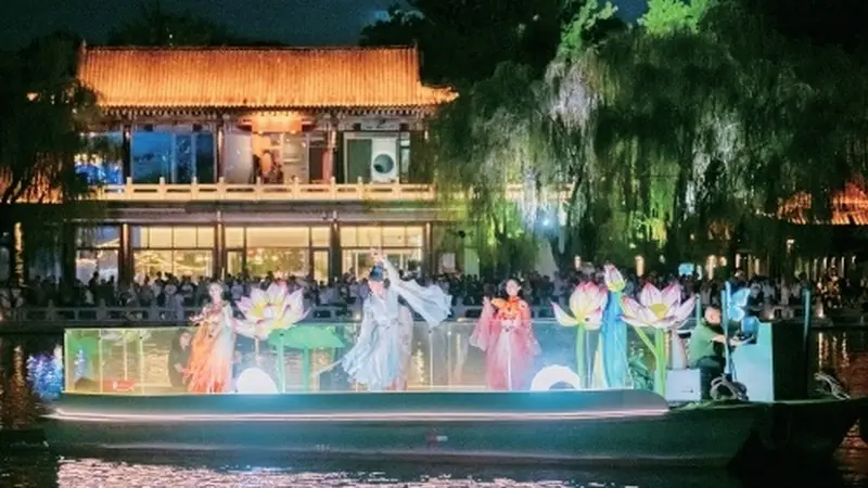 泉涌盛夏画舫载梦升级演出沿护城河新线展现泉城文脉