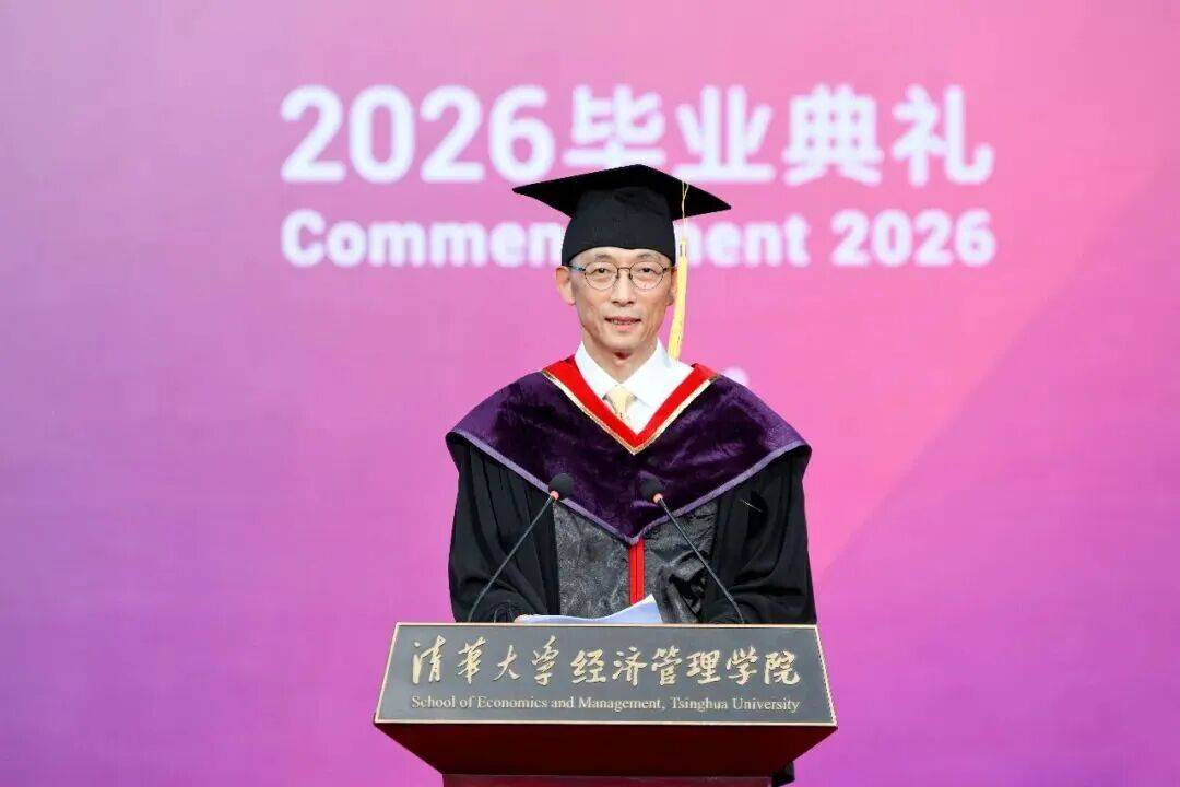 施一公在清华大学发表演讲