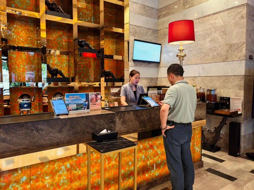 经济导航|多地酒店试水“24小时退房制”
