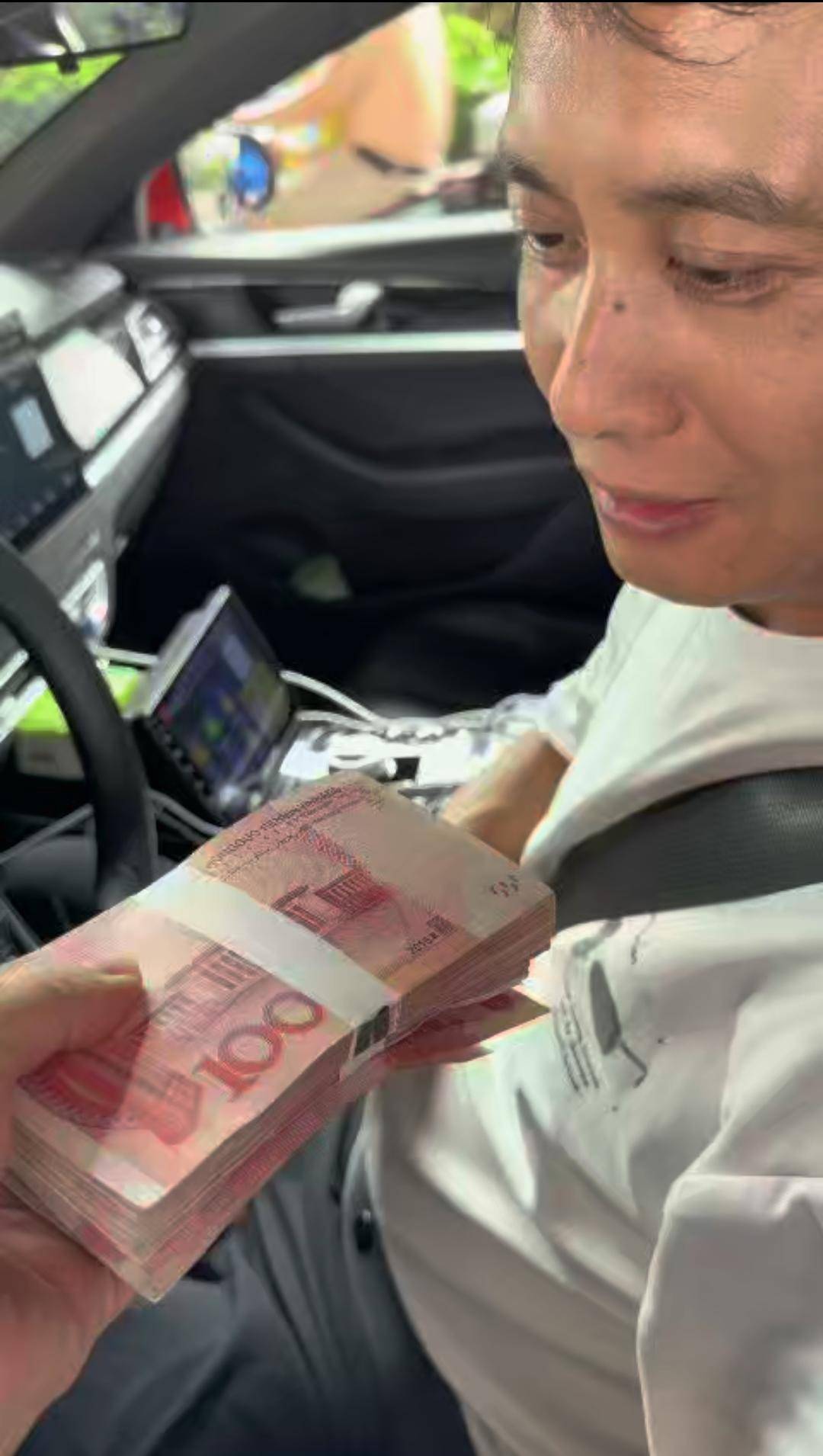 刚做完手术就出发！广东博主带着父母也打了辆出租，从广州直达拉萨