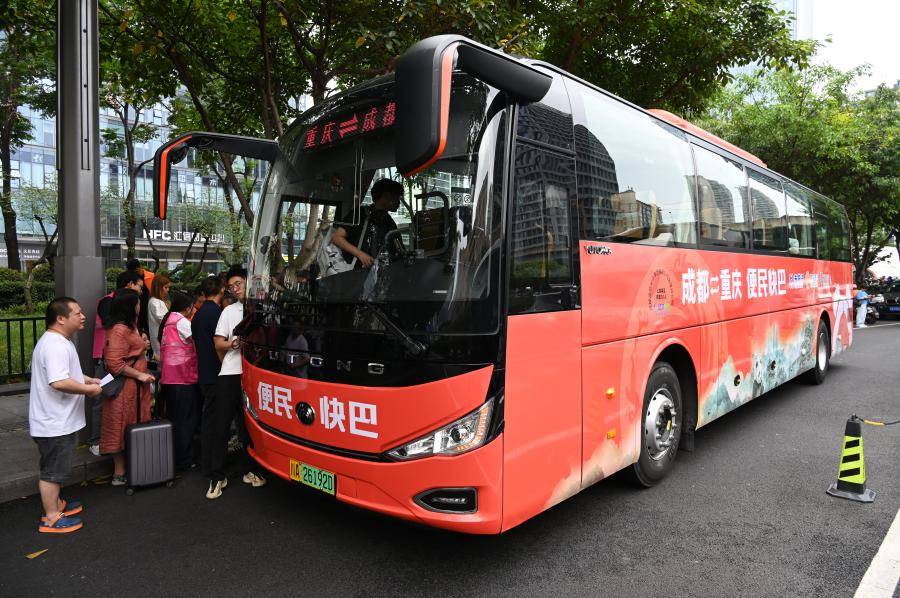 被高铁“逼退”的大巴车，换了个活法