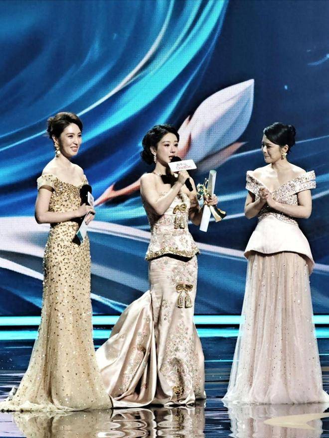 分手8年，杨紫在上海闪耀全场，被姐姐捧红的他，和谋女郎传绯闻