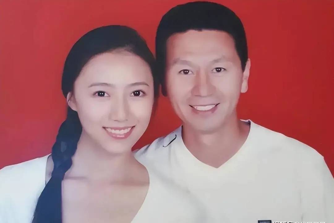 64岁吴若甫近况曝光！娶小23岁刘莎生下一女，如今婚姻幸福成宠妻狂魔