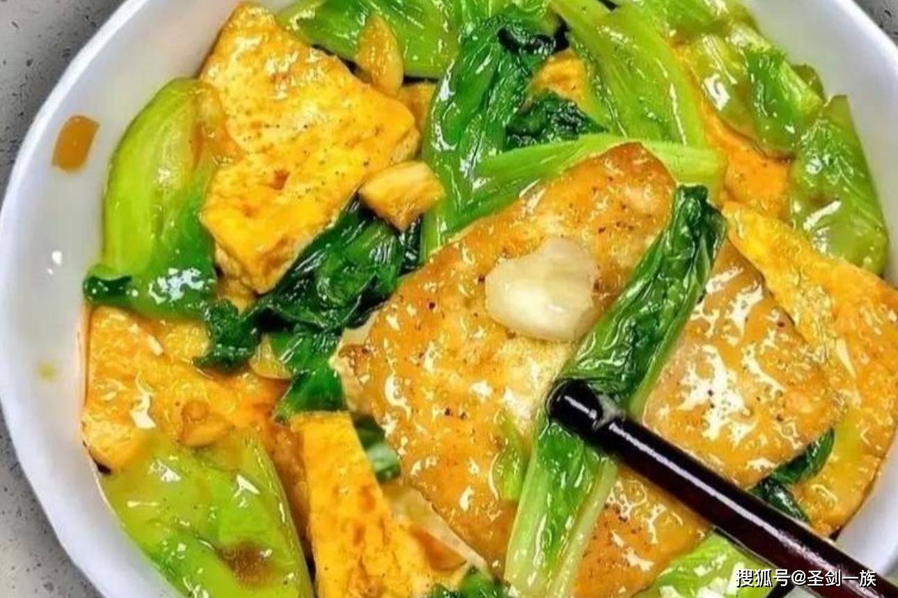 小暑将至，建议少吃西瓜和苦瓜，多吃8种碱性菜，开胃消暑不上火