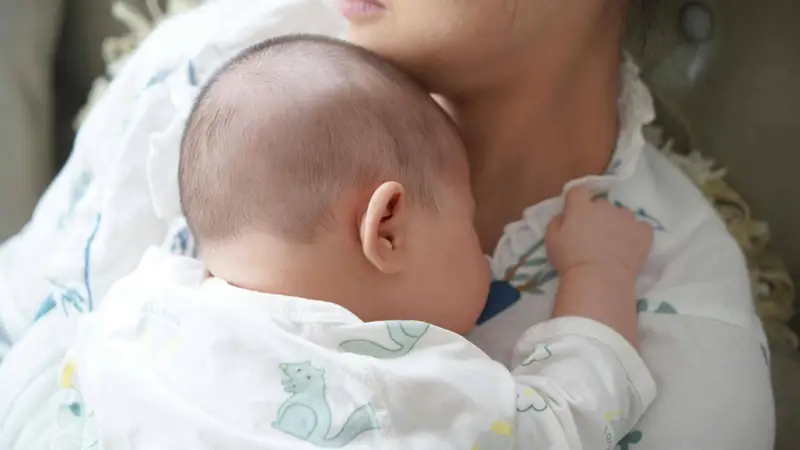 都说母乳是宝宝的“液态黄金”，好在哪里？新手妈妈如何开始？ | 全国母乳喂养宣传日