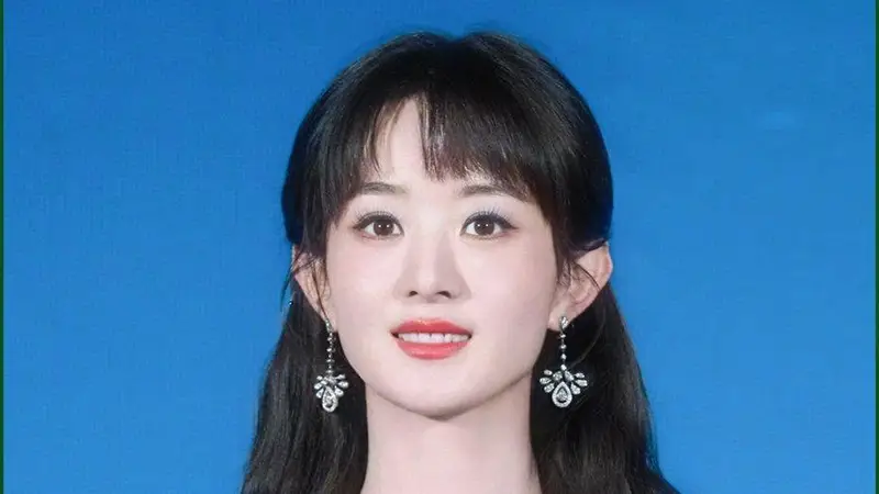 36岁赵丽颖突然换回长发,一袭水蓝裙美到网友炸锅,她这是要改走温柔路线了?