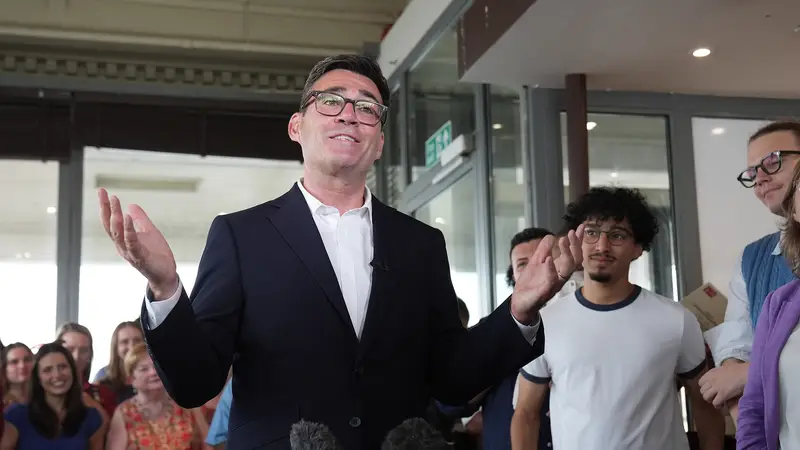 伯纳姆接任英国首相 新政聚焦民生与经济复苏