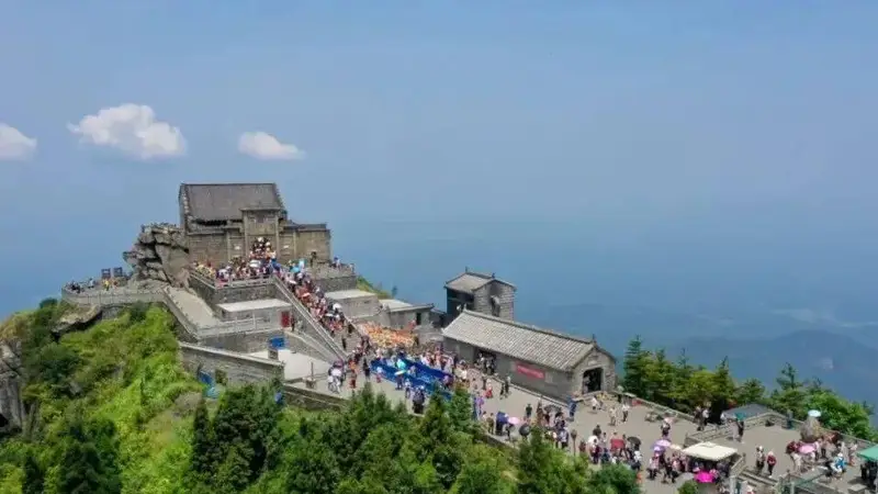 南岳衡山祝融峰7月20日上午临时管制,门票车票暂停销售