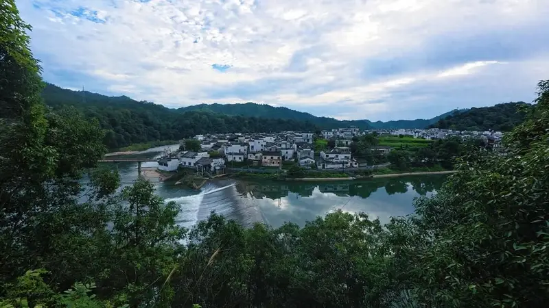 百万粉丝博主乡村慢生活体验：深度民宿入住感受婺源魅力