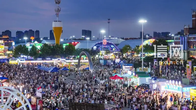 金沙滩啤酒节西海岸会场人潮涌动 共享夏日狂欢