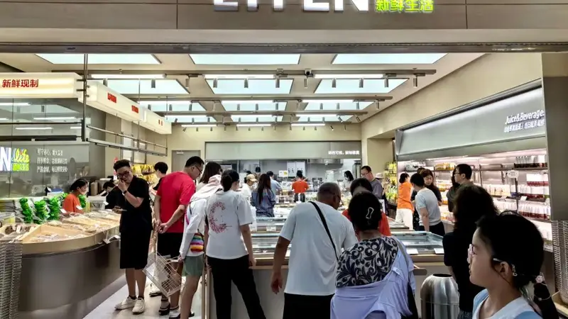 新鲜零食成新赛道 三大阵营混战红海将至