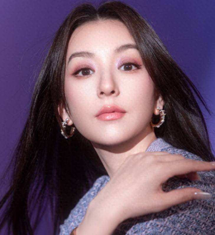 方媛露面憔悴法令纹深，两位博主为此翻车，女儿被夸美人胚子！