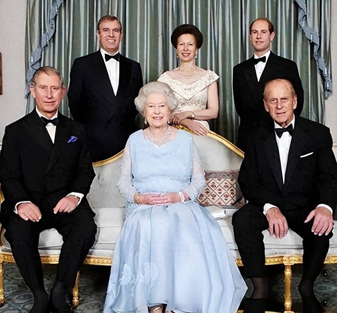 荒唐的英国王室：丑闻不断，英女王到死都在为丈夫孩子收拾烂摊子