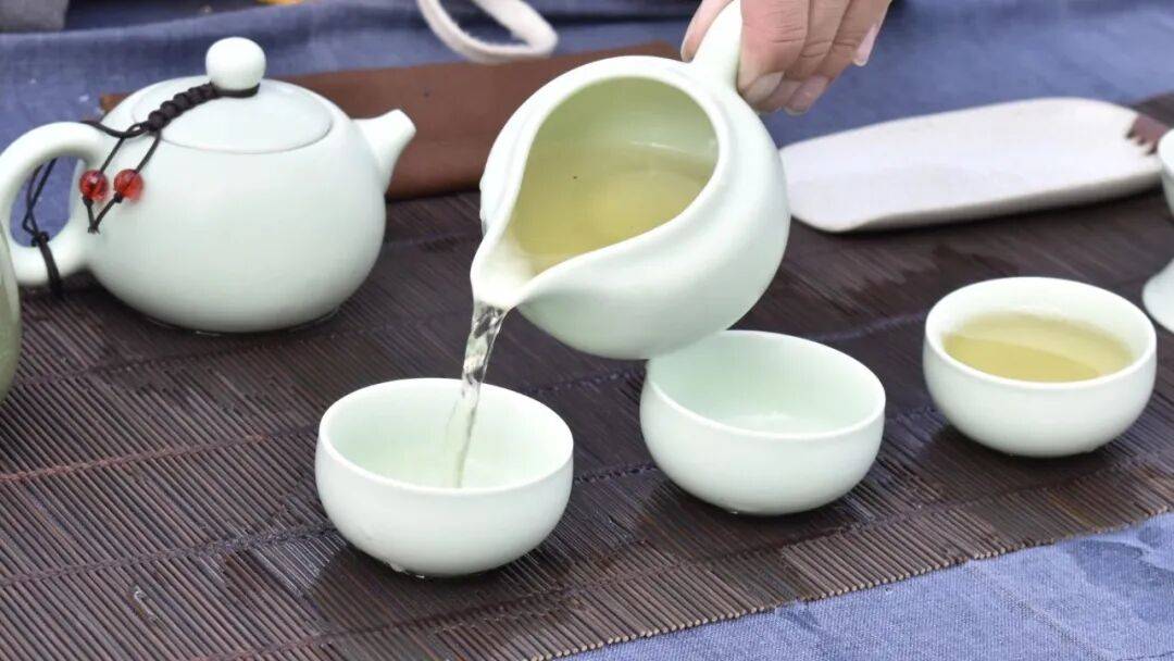 三伏消解暑气，一盏顾渚紫笋，读懂大唐急程贡茶千年风雅