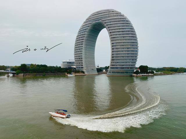 这座城市位于江浙沪交界处，还因为太湖而得名，却几乎没有存在感