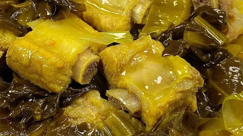 酸菜炖排骨:不腻开胃的家常美味,解锁食欲不振的秘密