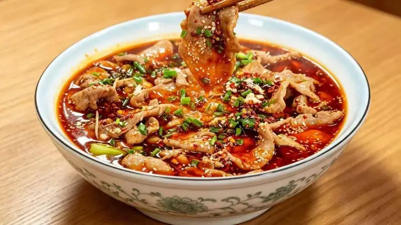 饭店水煮肉片秘诀：肉片滑嫩不柴，麻辣鲜香，在家轻松复制