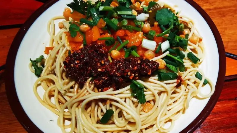 文食肆热干面：包裹中的武汉乡愁与烟火