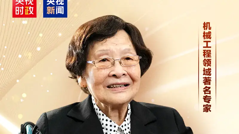 习近平向钟掘颁授“七一勋章”