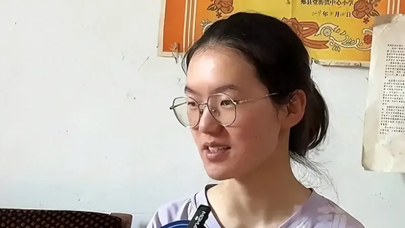 考699分被骂上热搜?因一句话被网暴,50万人点赞 教育我你是谁