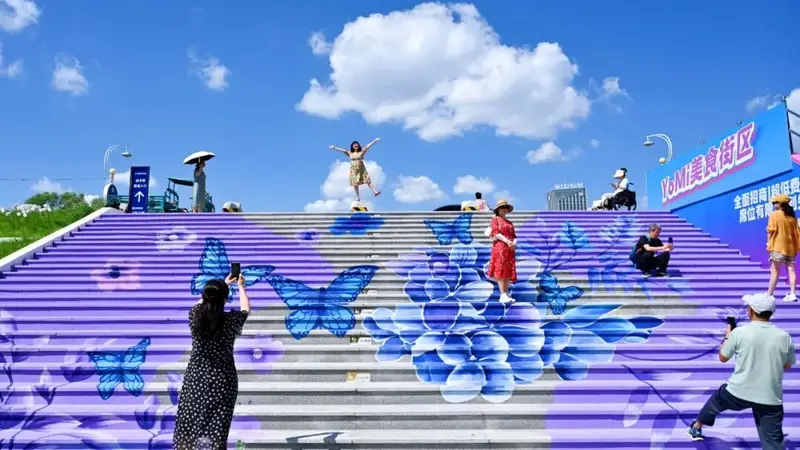 画卷缤纷 浪漫的“蝴蝶阶梯”带来打卡风