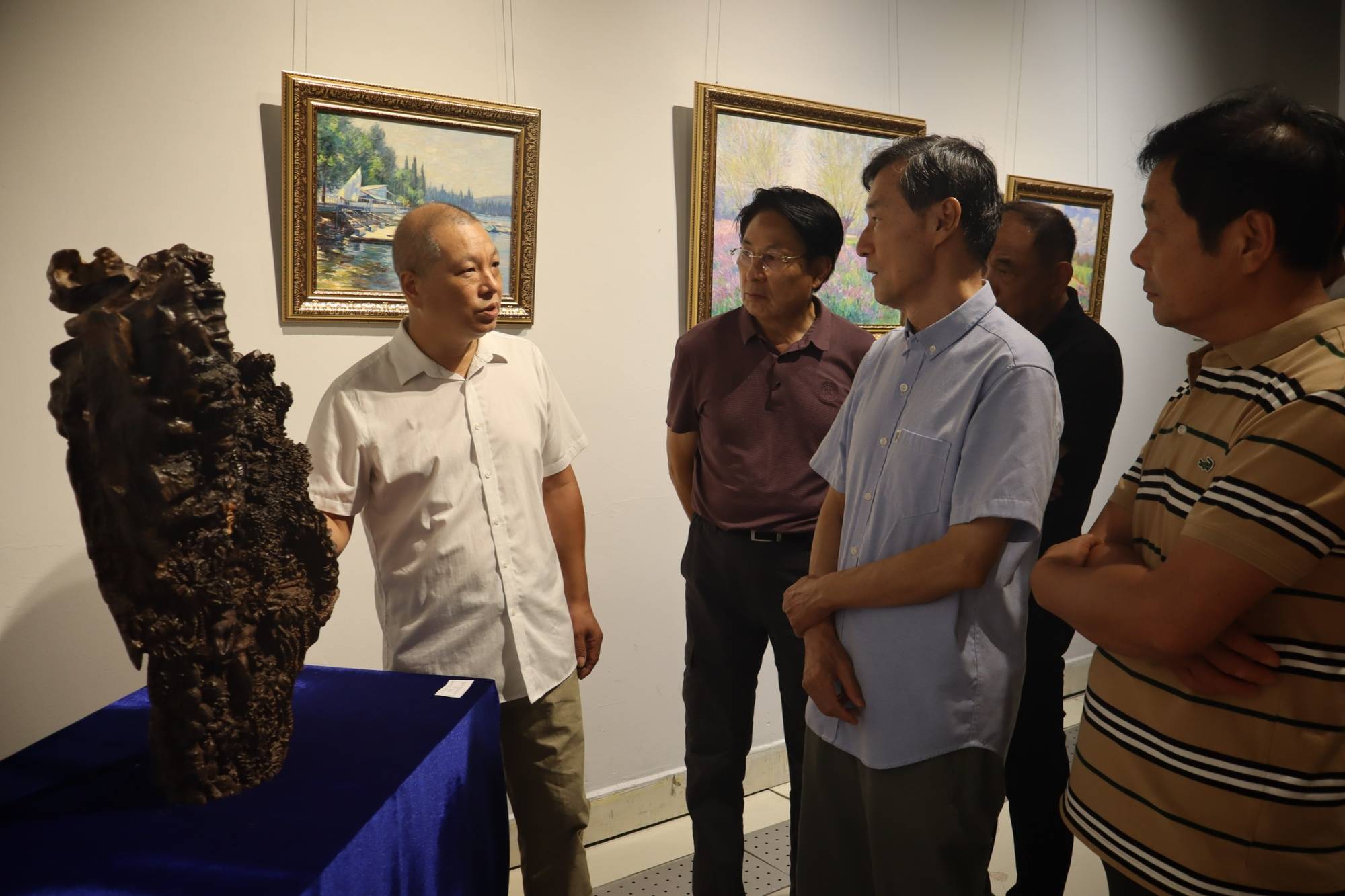 “大江大海艺术展”在海南大学开幕