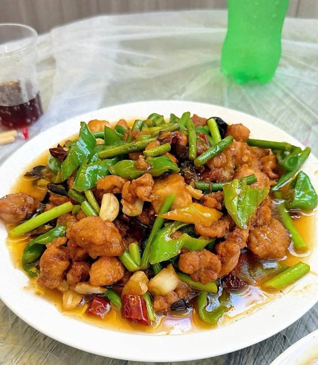 为什么阜阳人总说吃饭实在？80块3菜1面，外地人第一次来就被折服