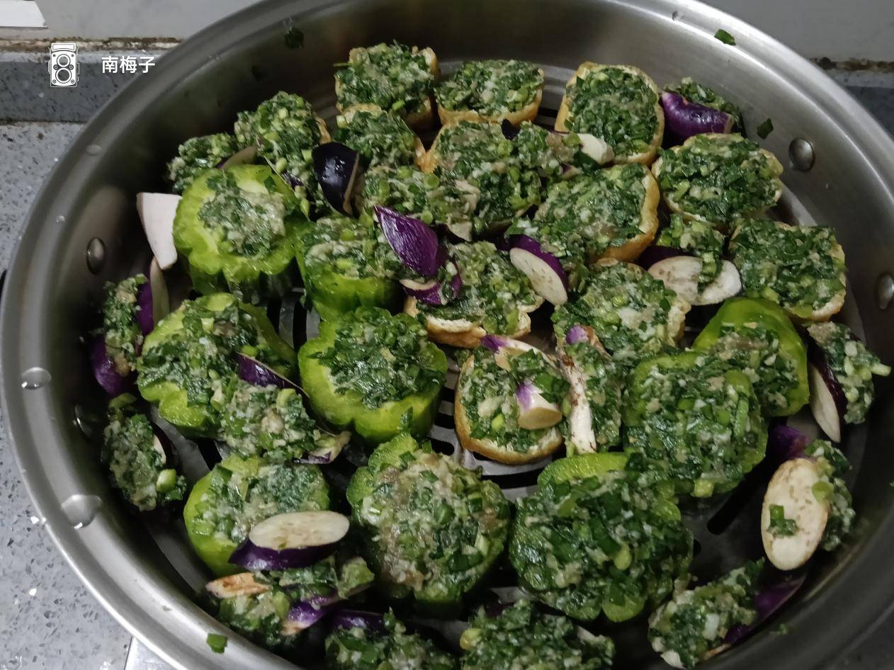 雨天里的酿豆腐与酿苦瓜